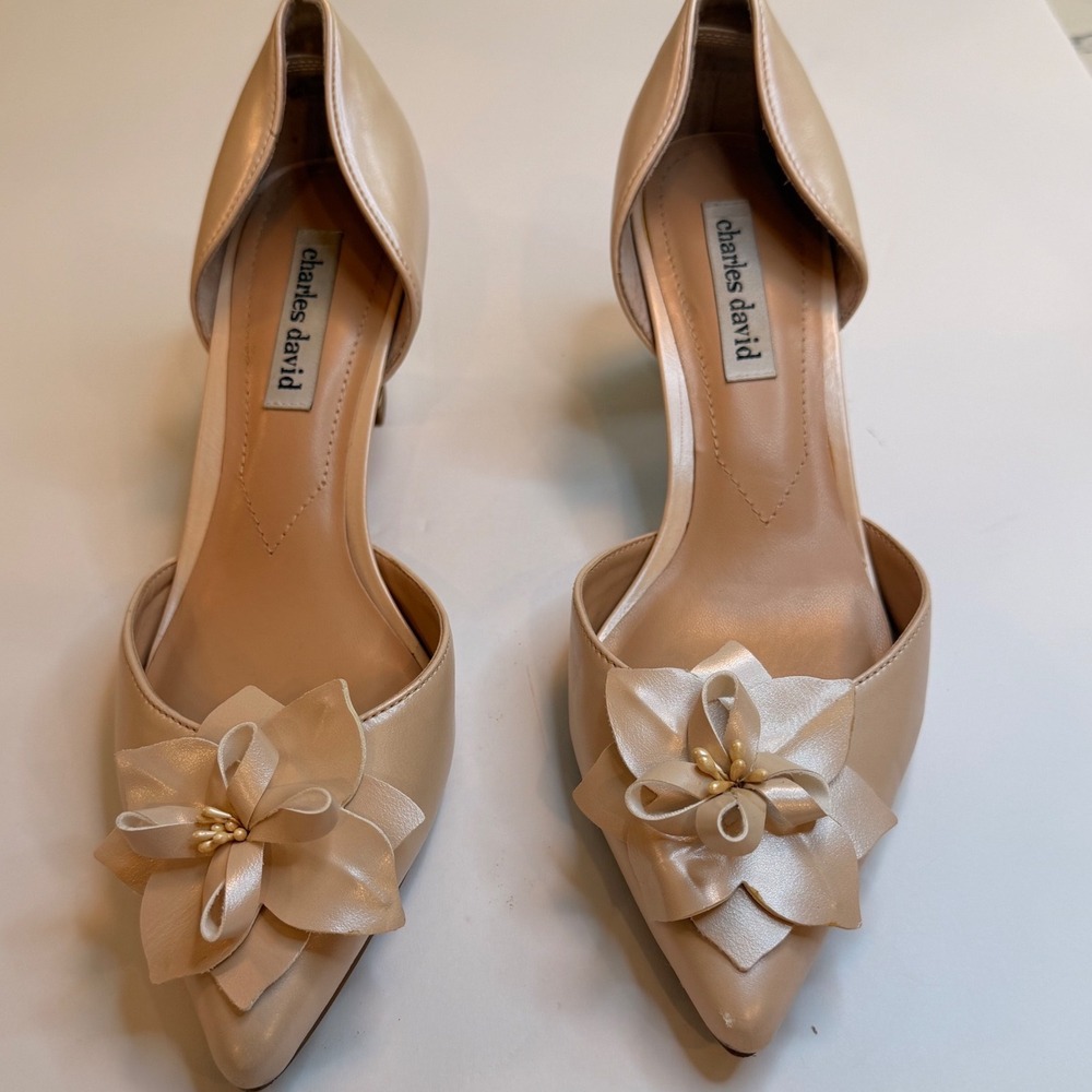Charles David Champagne Beige Floral D'Orsay Pointed Toe Kitten Heels Size 8M